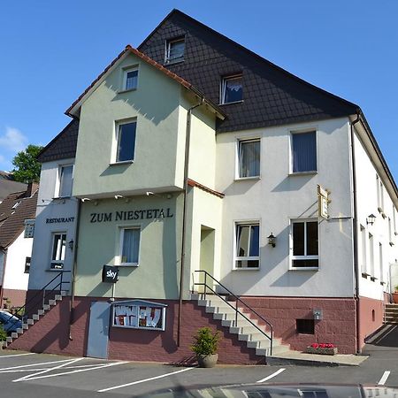 Landhotel Zum Niestetal Екстериор снимка
