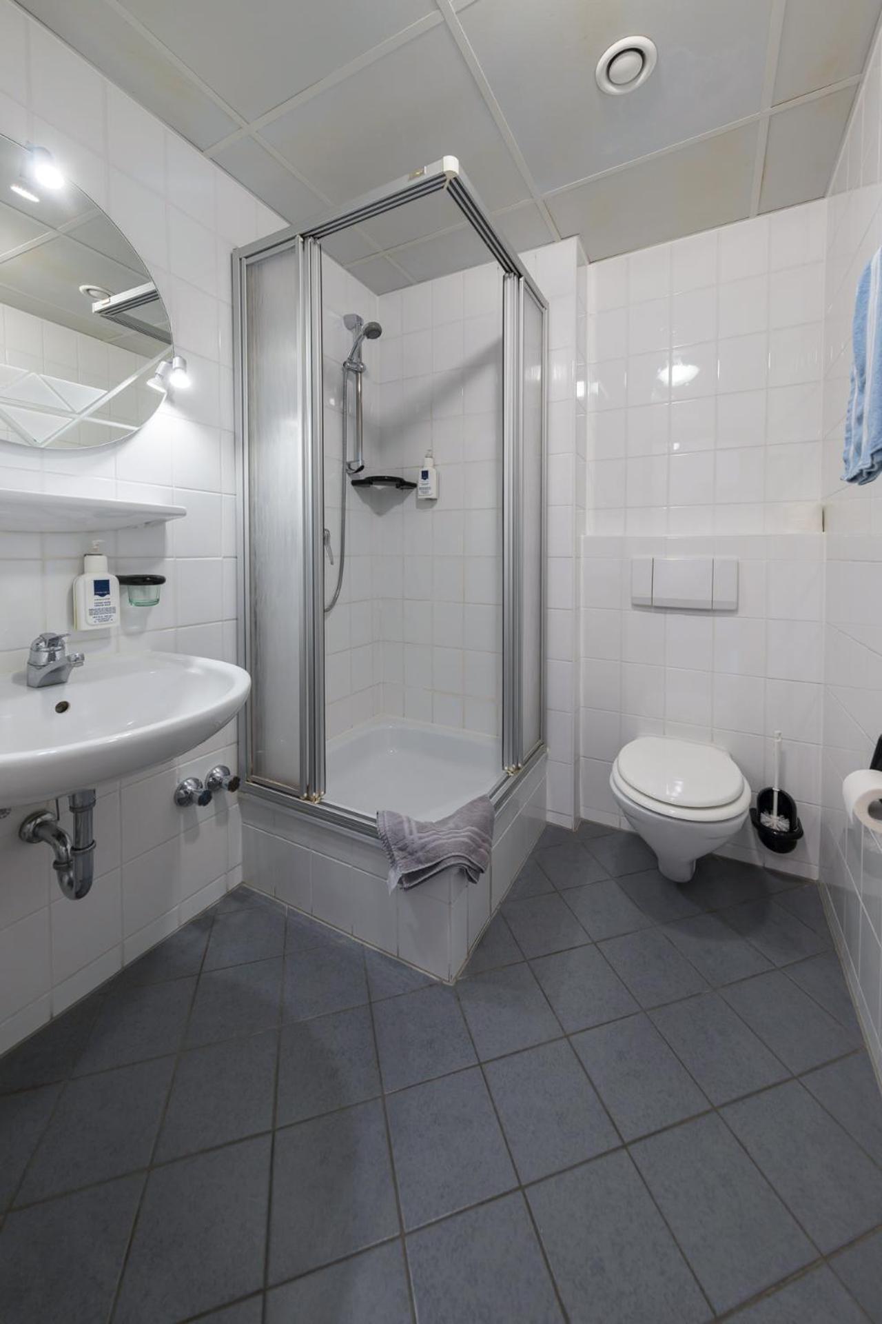 Landhotel Zum Niestetal Екстериор снимка