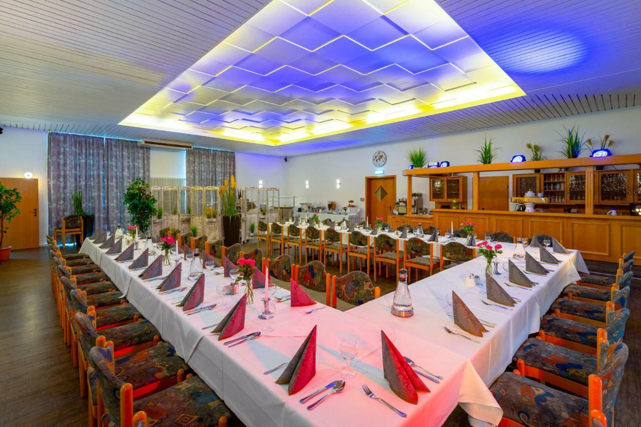 Landhotel Zum Niestetal Екстериор снимка