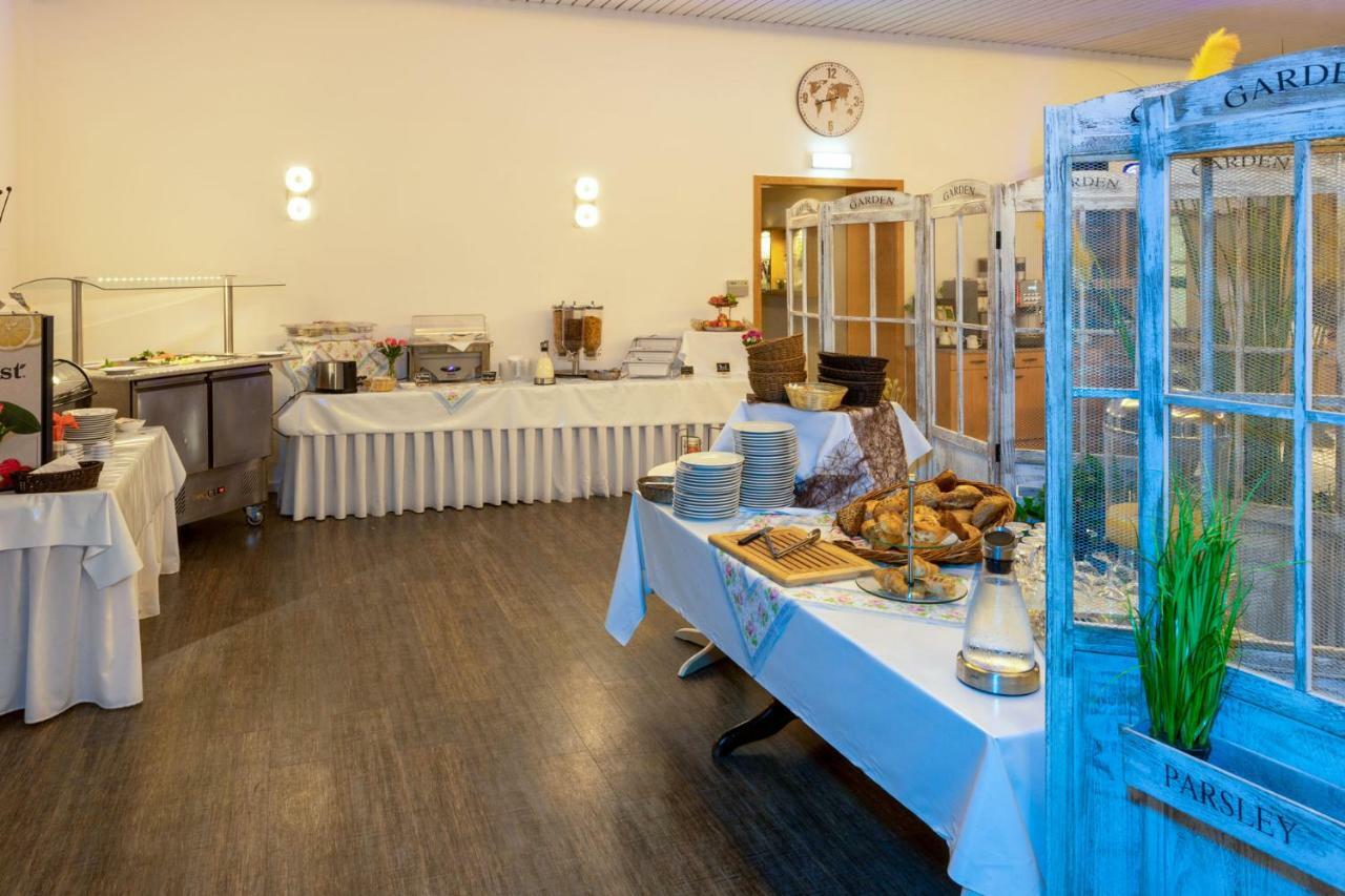 Landhotel Zum Niestetal Екстериор снимка