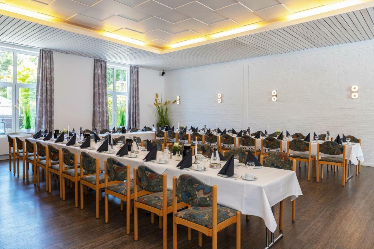 Landhotel Zum Niestetal Екстериор снимка