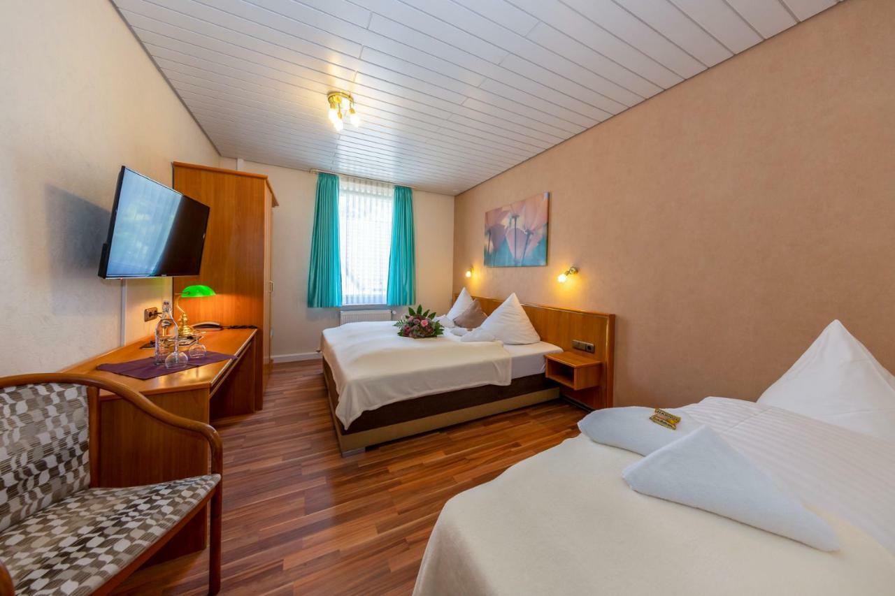 Landhotel Zum Niestetal Екстериор снимка